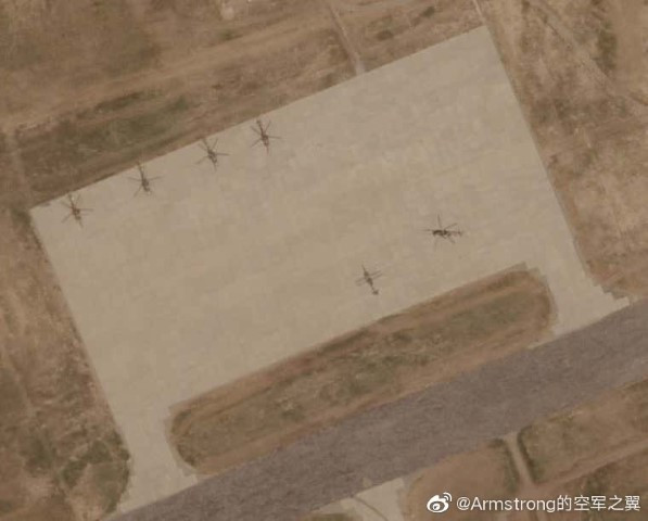 Các thông tin từ phía Uzbekistan cho biết, sân bay Termez đã tiếp nhận 22 máy bay cánh bằng cùng với 24 máy bay trực thăng các loại, bay tới từ hướng Afghanistan.