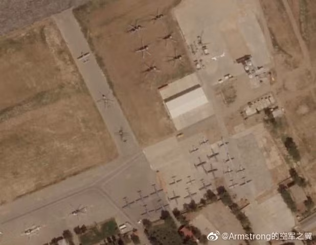 Trong số này có rất nhiều loại vận tải cơ hạng nhẹ, máy bay trực thăng, thậm chí còn có cả trực thăng chiến đấu hay chiến đấu cơ phản lực.