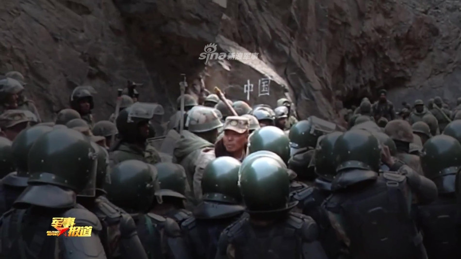 Đài CCTV nhấn mạnh Kỳ Phát Bảo đã được Trung Quốc trao tặng "Vệ quốc Thú biên Anh hùng Đoàn trưởng" và ''Vệ quốc Thú biên Anh hùng" - hai huân chương cao quý của Quân đội Trung Quốc dành cho các cá nhân có đóng góp to lớn vào công cuộc bảo vệ tổ quốc.