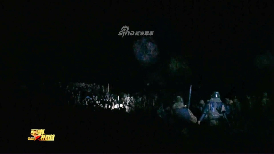 Trong đêm tối, nhiều vụ ẩu đả nhỏ lẻ vẫn diễn ra giữa lính Trung Quốc và lính Ấn Độ.