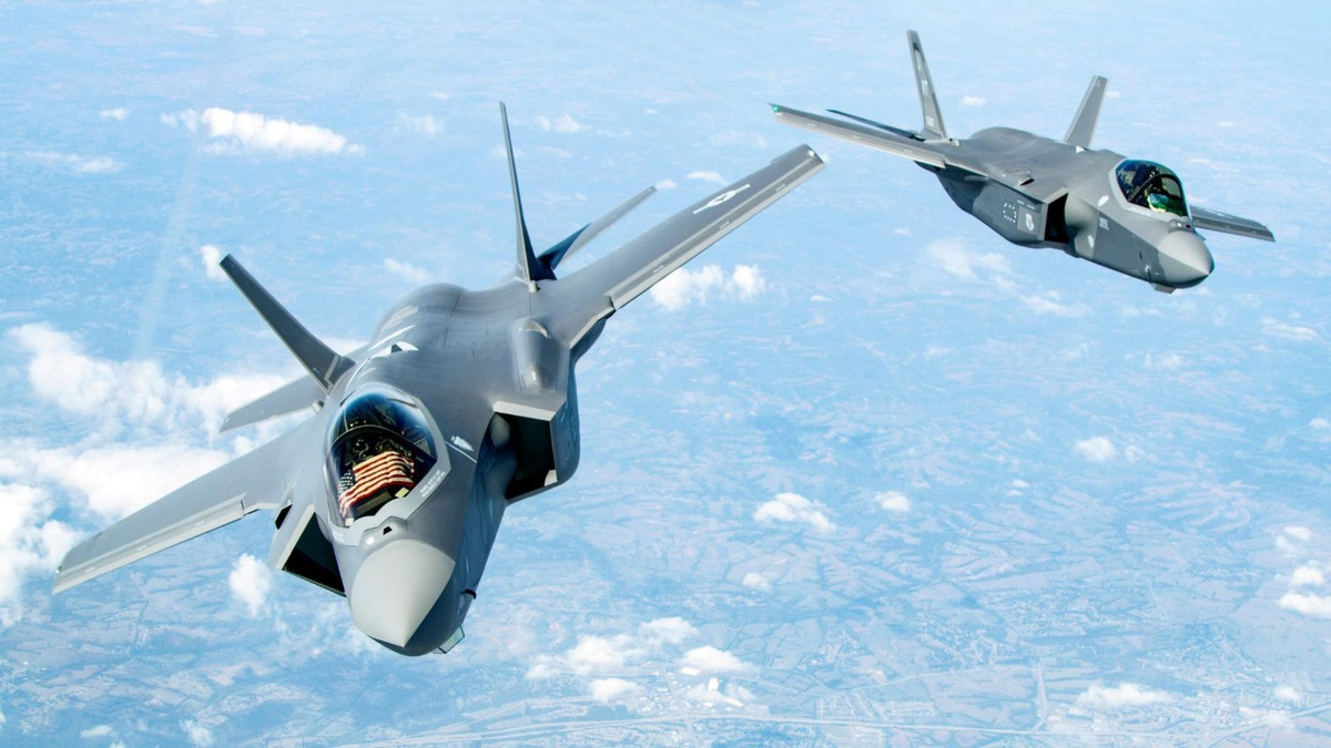 F-35 là tiêm kích tàng hình thế hệ 5 của Mỹ, cùng với F-22 chúng là những chiếc máy bay thế hệ 5 duy nhất đã bước vào hoạt động.