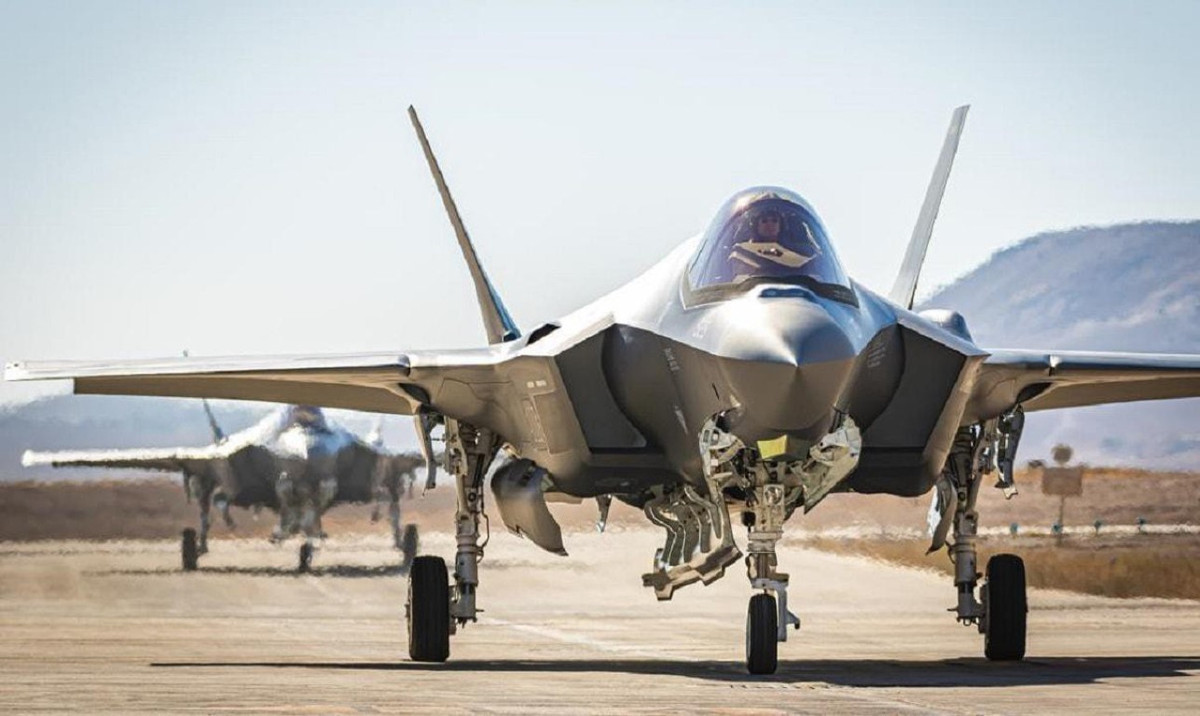 Mỹ duyệt bán thương vụ vũ khí trị giá 23,37 tỷ USD cho Các Tiểu vương quốc Ả Rập Thống nhất (UAE), giúp nước này trở thành quốc gia Arab đầu tiên sở hữu tiêm kích F-35.