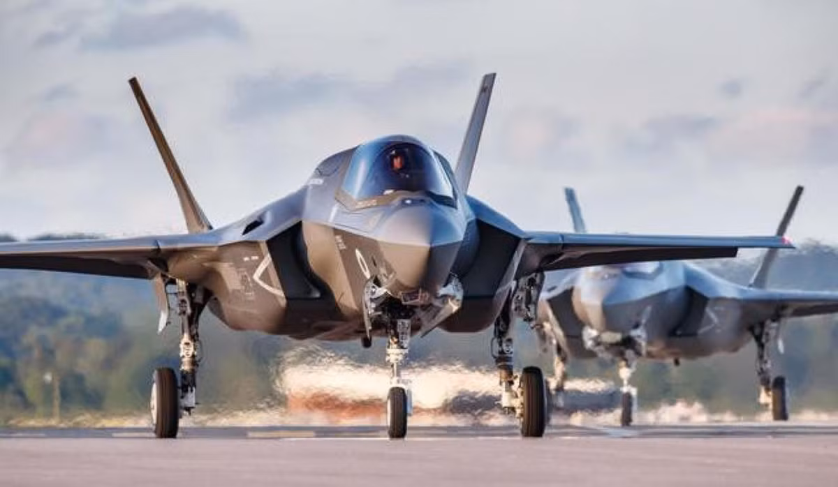 F-35 đã có chuyến bay đầu tiên vào ngày 15/12/2006, đánh dấu đây là chiếc tiêm kích tàng hình thứ 2 trên thế giới ra đời.