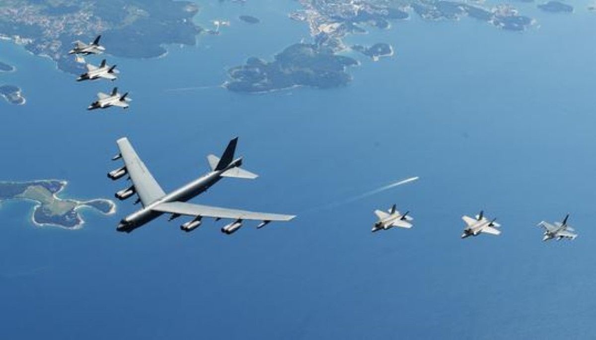 “Điều này đồng nghĩa máy bay B-52 có thể chở thêm 66% lượng bom so với phiên bản cũ. Con số tăng thêm này là cực kì lớn. Hãy thử tưởng tượng bạn có thể tấn công được nhiều lần hơn trước mà chỉ cần một lần xuất kích”, Không quân Mỹ tuyên bố.