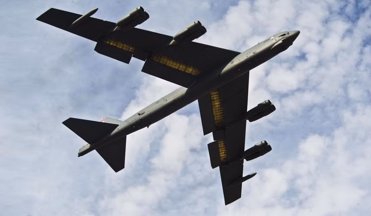 Quân đội Mỹ còn đang thực hiện tiến trình nâng cấp cho “pháo đài bay” B-52 để tăng khả năng chuyên chở vũ khí. Kế hoạch nâng cấp mang tên 1760 sẽ cho phép B-52 mang thêm 8 quả bom J-serie đời mới bên cạnh một số giá treo vũ khí mới.