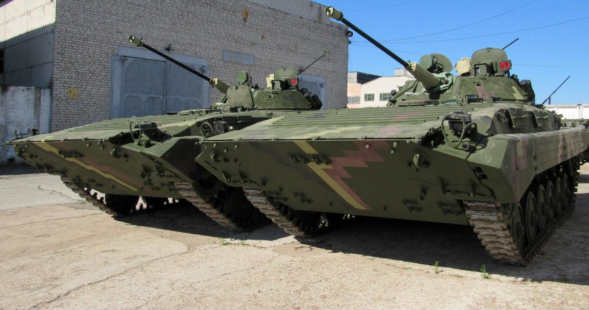 Trong khi đó phía quân đội chính phủ Ukraine đang có khoảng 1.200 chiếc BMP-2 đang hoạt động. Đây là khí tài không thể thiếu trong việc di chuyển quân cũng như hỗ trợ hỏa lực cho bộ binh