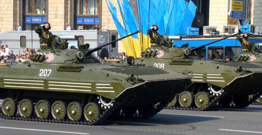 Pháo tự động bắn nhanh 2A42 30mm có thể tấn công mục tiêu trên bộ, trên không với phạm vi hỏa lực 1.500m (chống thiết giáp), 2.500m (mục tiêu mặt đất) và 3.000m (mục tiêu trên không), tốc độ bắn 550 phát/phút.