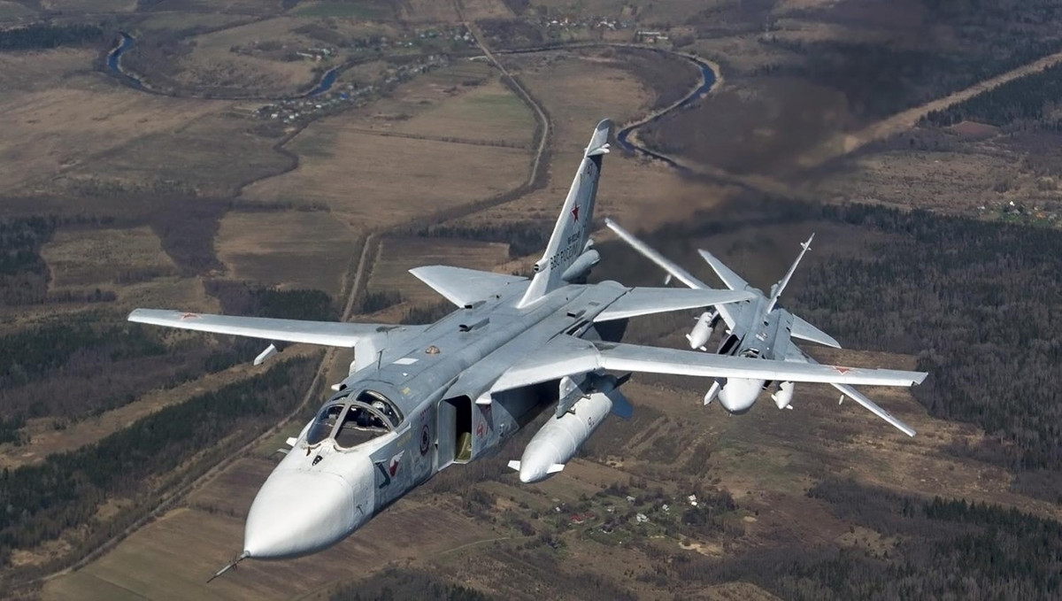 Su-24M được lắp đặt 2 động cơ phản lực đốt sau Saturn/Lyulka AL-21F-3A có công suất 110 KN mỗi chiếc, giúp đạt vận tốc 1700 km/h, tốc độ leo cao 150m/s. Tầm bay đạt 2.500km.