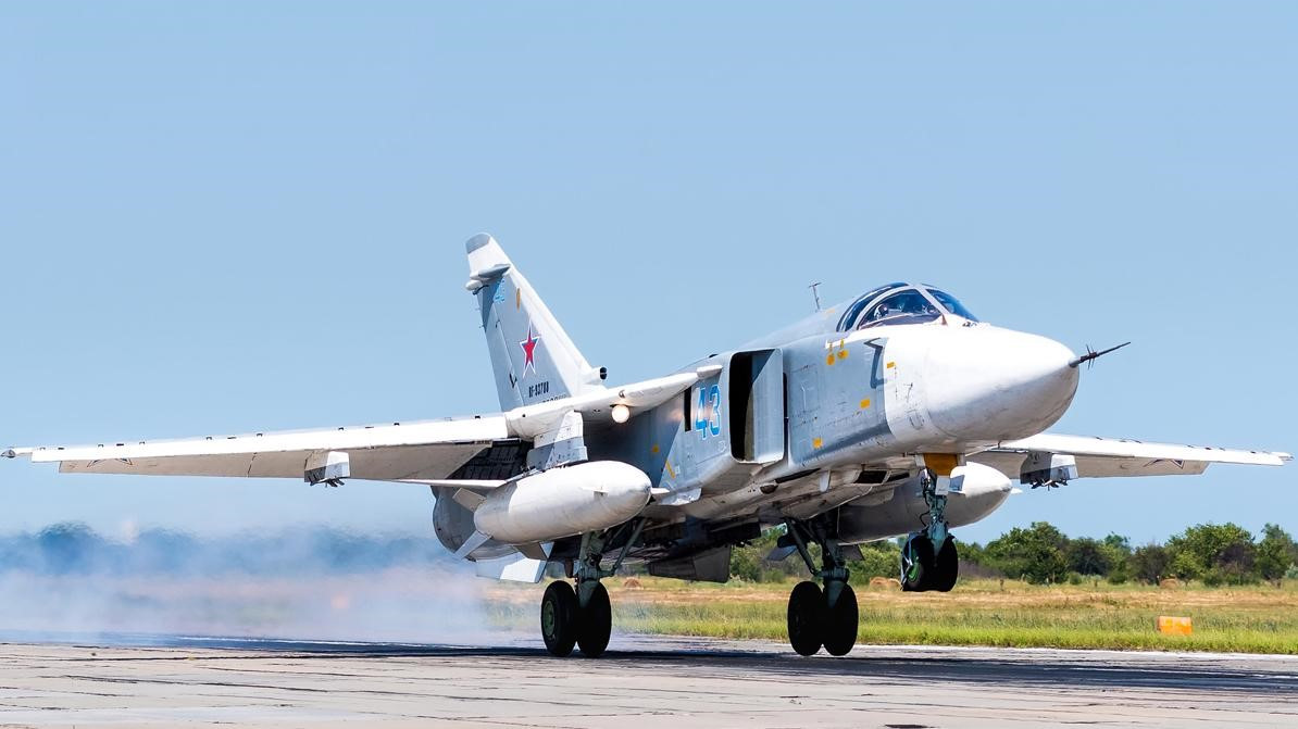 Đây không phải là lần đầu tiên chiến đấu cơ Su-24M "chạm mặt" với các chiến hạm phương Tây, trước đó các tàu chiến Mỹ cũng đã bị Su-24M bay cắt mặt.