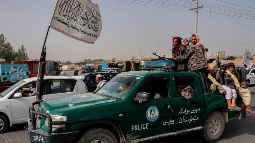 Trước đó, Taliban đã tuyên bố sẽ thay đổi cách thức lãnh đạo Afghanistan theo hướng tiến bộ hơn, đưa phụ nữ vào làm việc, tận dụng các công chức của chính quyền cũ, và đảm bảo sẽ không còn đổ máu.