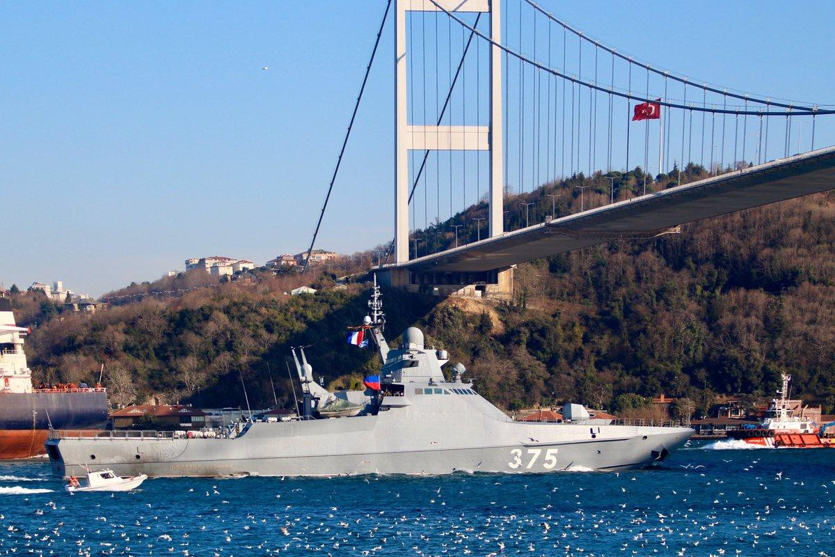 Tàu thuộc Dự án 22160 có khả năng hoạt động trên biển trong 60 ngày, đạt tốc độ tối đa 30 hải lý/giờ và lượng giãn nước 1.700 tấn.