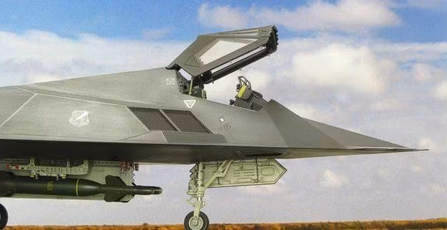 Vào thời điểm đó, trung tá Hainline được biên chế cho Phi đoàn tiêm kích số 9 đóng quân tại căn cứ Spangdahlem ở Đức. Các nhiệm vụ của đơn vị này thường kéo dài đến 6 tiếng và tiêu tốn nhiều sức lực.