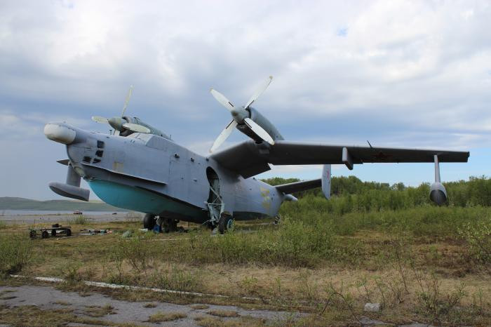 Tới cuối những năm 1980, toàn bộ những chiếc thủy phi cơ Be-12 của Việt Nam đã ngừng hoạt động do hết niên hạn sử dụng. Nhiều nguồn tin cho biết, Việt Nam đã gửi trả những chiếc Be-12 này cho Liên Xô, nên không còn xuất hiện ngay cả trong viện bảo tàng. Nguồn ảnh: Warhistory.
