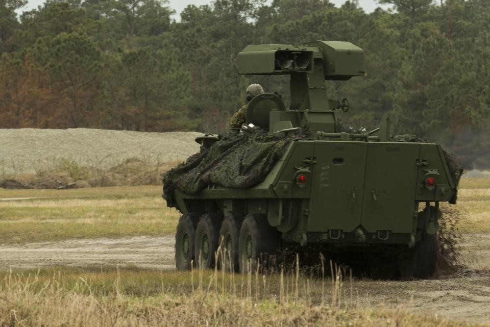 Ban đầu tổ hợp được trang bị tên lửa dẫn đường BGM-71 TOW, nhưng sau đó được hiện đại hóa và điều chỉnh để mang phiên bản TOW-2 tiên tiến hơn rất nhiều lần với cơ số 2 đạn sẵn sàng phóng.