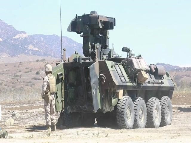 Theo đánh giá của các chuyên gia quân sự Nga, LAV-AT ở thời điểm hiện tại bị coi là phương tiện tác chiến khá lạc hậu, vỏ giáp chưa đủ khả năng bảo vệ an toàn cho binh sĩ bên trong, đặc biệt là trước tác động của bom mìn.