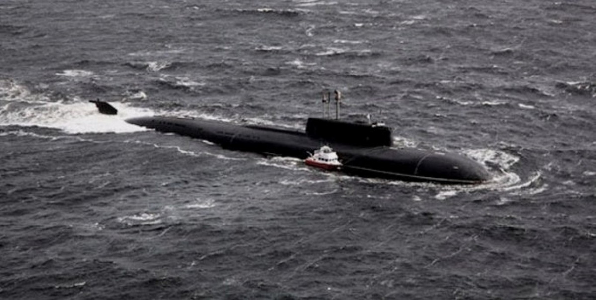 Thời tiết quá xấu khiến thuyền trưởng ra lệnh bỏ lại con tàu cá trên đường trở về đất liền.