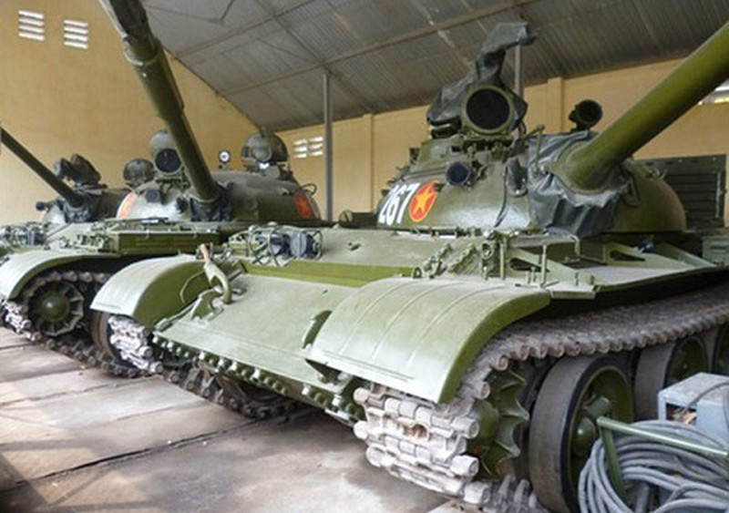 Ngoài ra, chúng ta còn sở hữu một số lượng khá ít xe tăng chủ lực T-62. Nguồn ảnh: QPVN.