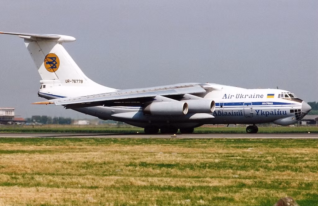 Ước tính, tại Afghanistan vẫn còn hàng chục nghìn người cần được di tản, đây là các nhà thầu tư nhân, công dân của các nước phương Tây, nhà báo, chuyên gia và thậm chí là cả lính đánh thuê nước ngoài.