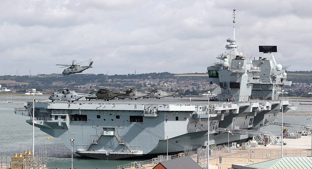 Anh cũng từng triển khai lực lượng hải quân tiến hành tuần tra ở khu vực biển Đông và gần như chắc chắn, tàu sân bay HMS Queen Elizabeth sẽ sớm có mặt ở vùng biển này trong thời gian tới.