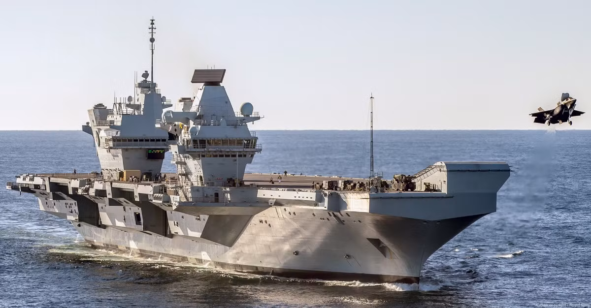 Được thiết kế để có thể mang theo được 60 máy bay các loại, tàu sân bay HMS Queen Elizabeth có độ giãn nước lên tới 72.000 tấn, dài 280 mét, lườn rộng 39 mét.