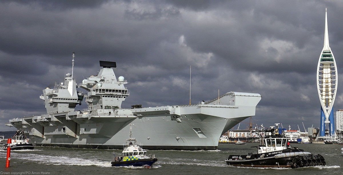 Có kinh phí đóng mới lên tới hơn 3 tỷ Bảng Anh, tương đương với khoảng 4,5 tỷ USD, hàng không mẫu hạm Queen Elizabeth là tàu chiến đắt nhất Hải quân Anh từng sở hữu.