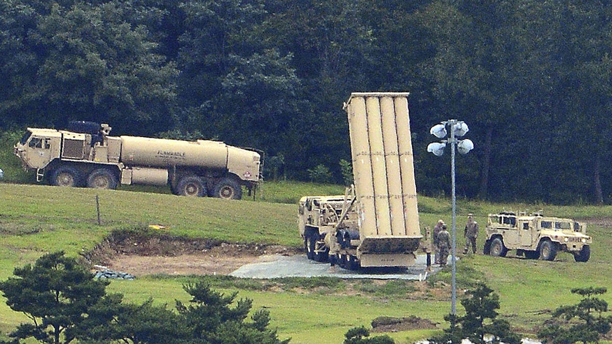 Đầu tiên là tổ hợp phòng thủ THAAD do Mỹ sản xuất, loại vũ khí hiện đại này mới chỉ được Mỹ đưa vào biên chế từ năm 2008 tới nay, được sử dụng với số lượng khá lớn ở Trung Đông.