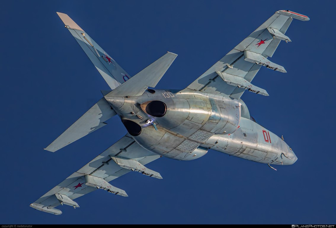 Bộ trưởng Quốc phòng Nga - Đại tướng Sergei Shoigu từng thông báo về việc ký kết hợp đồng cung cấp 25 máy bay huấn luyện - chiến đấu Yak-130 mới vào năm 2020.