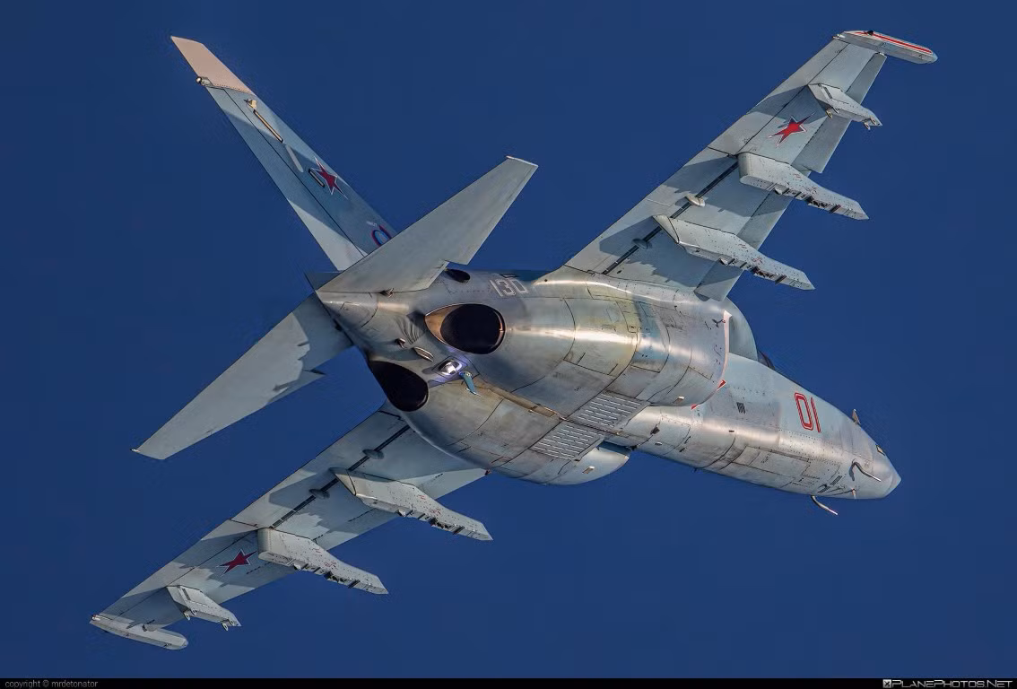 Bộ trưởng Quốc phòng Nga - Đại tướng Sergei Shoigu từng thông báo về việc ký kết hợp đồng cung cấp 25 máy bay huấn luyện - chiến đấu Yak-130 mới vào năm 2020.