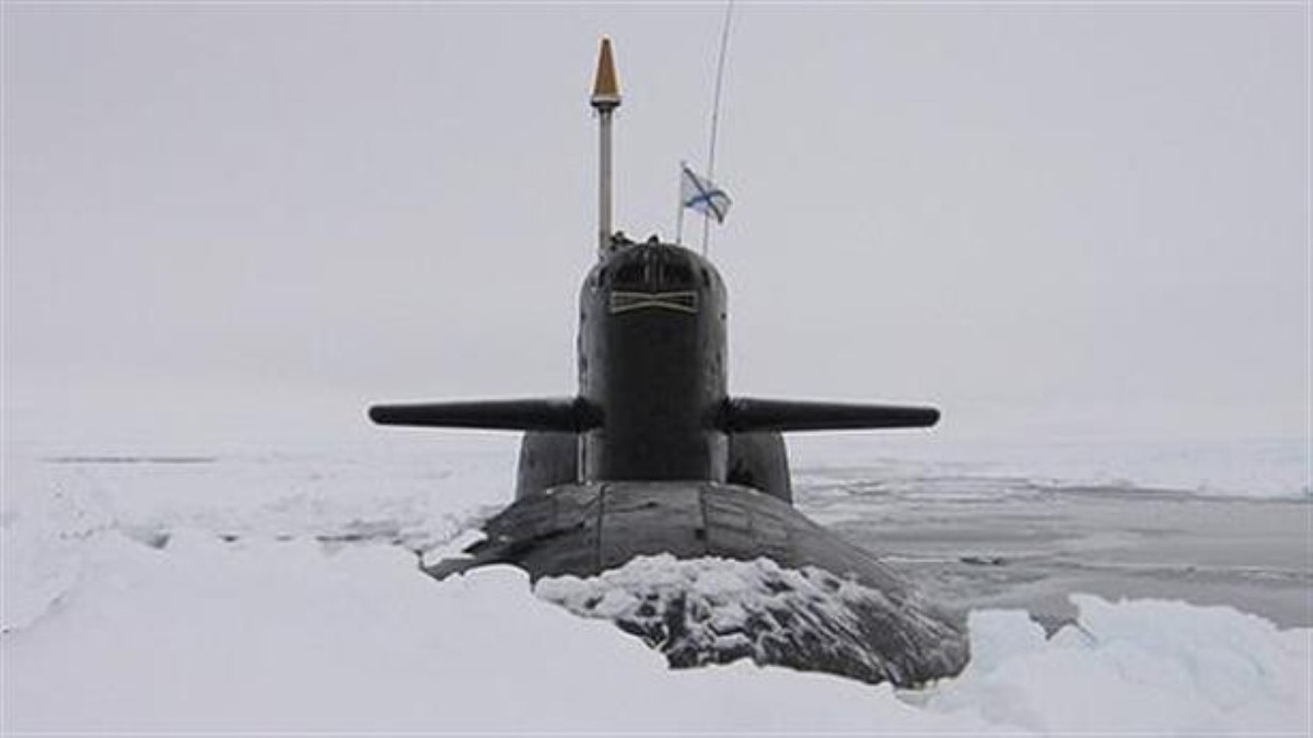 Tuy nhiên theo ý kiến của một chuyên gia quân sự Nga - ông Maxim Klimov đến từ tạp chí “Người đưa tin công nghiệp quốc phòng” thì hành động nói trên được biên đội tàu ngầm hạt nhân thực hiện chẳng khác gì "món quà" dành cho Hải quân Mỹ và hoàn toàn "lợi bất cập hại".