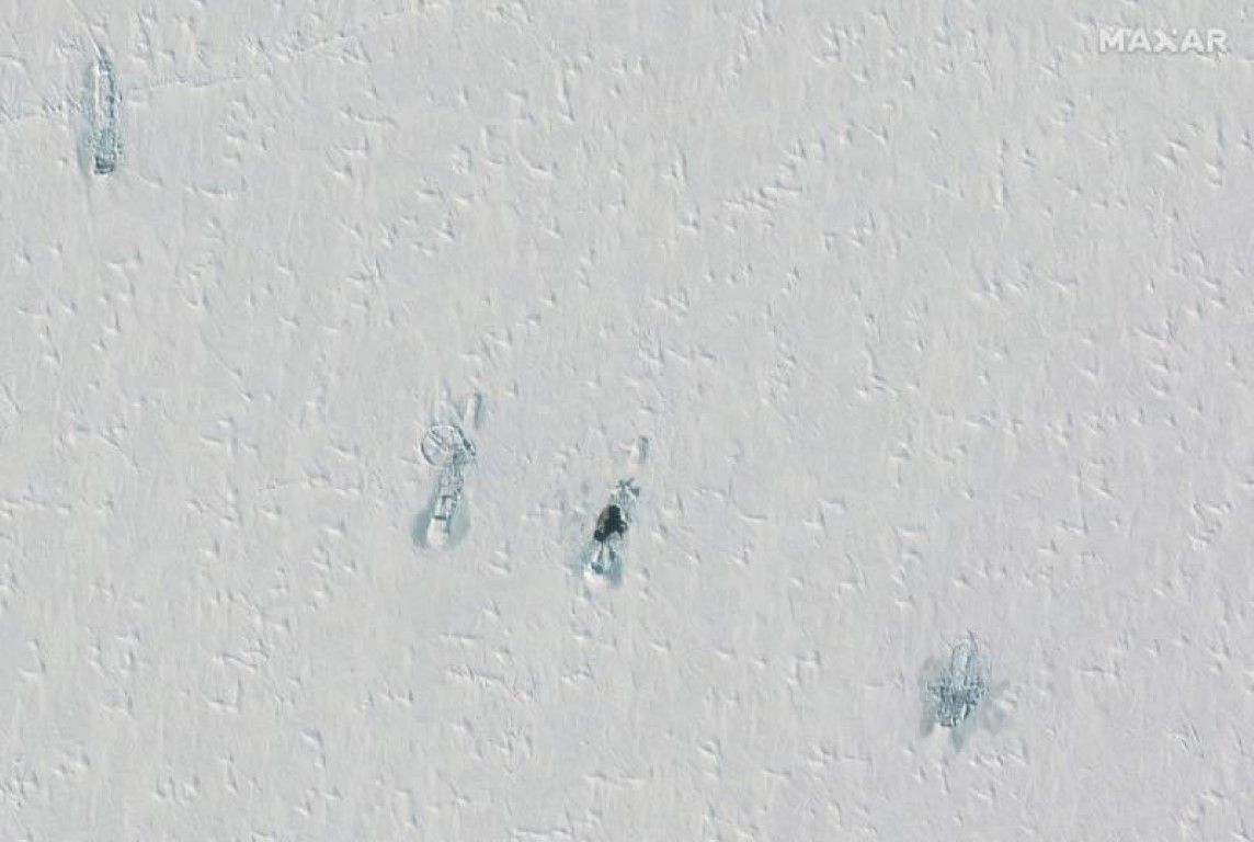 Chiếc tàu ngầm Mỹ - nếu ở trong tình huống giao tranh sẽ dễ dàng ngắm mục tiêu và loại bỏ cả biên đội tàu ngầm Nga chỉ trong duy nhất một loạt ngư lôi được phóng đi.