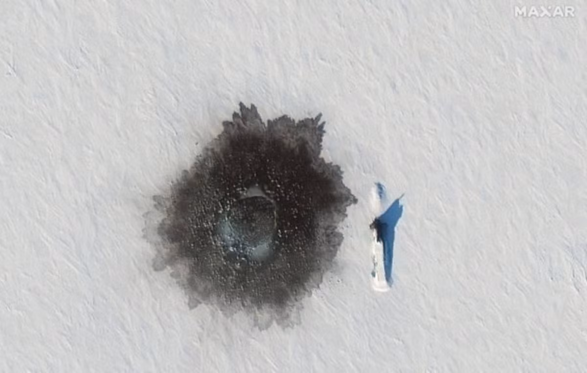 Lý do được đưa ra đó là vào thời điểm phá băng nổi lên, tàu ngầm Nga đã hoàn toàn bị lộ diện và mắc kẹt trong một không gian hẹp, tình thế của chúng lúc này chẳng khác gì "cá khô phơi trên cạn", không thể lẩn tránh hay tự vệ trước đối phương có yếu tố bí mật.