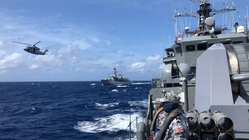 Tuy nhiên, chúng đã bị các tàu hộ tống bảo vệ nhóm tác chiến tàu sân bay Anh phát hiện nhờ các thiết bị sonar.