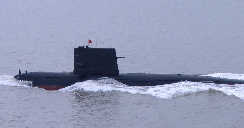 Truyền thông Anh cho hay việc nhóm tàu hộ tống tàu sân bay HMS Queen Elizabeth phát hiện ba tàu ngầm Trung Quốc nhờ "âm thanh đặc trưng phát ra từ chân vịt" của chúng.