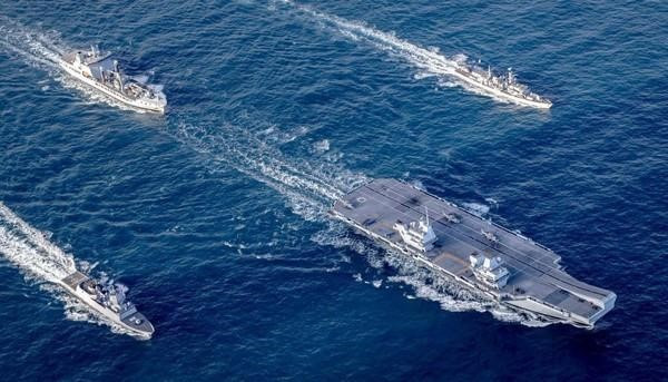 Sau khi tàu sân bay HMS Queen Elizabeth vượt eo biển Luzon, tàu ngầm hạt nhân lớp Astute của nhóm tác chiến lại tiếp tục phát hiện chiếc Type-093 thứ ba của hải quân Trung Quốc.