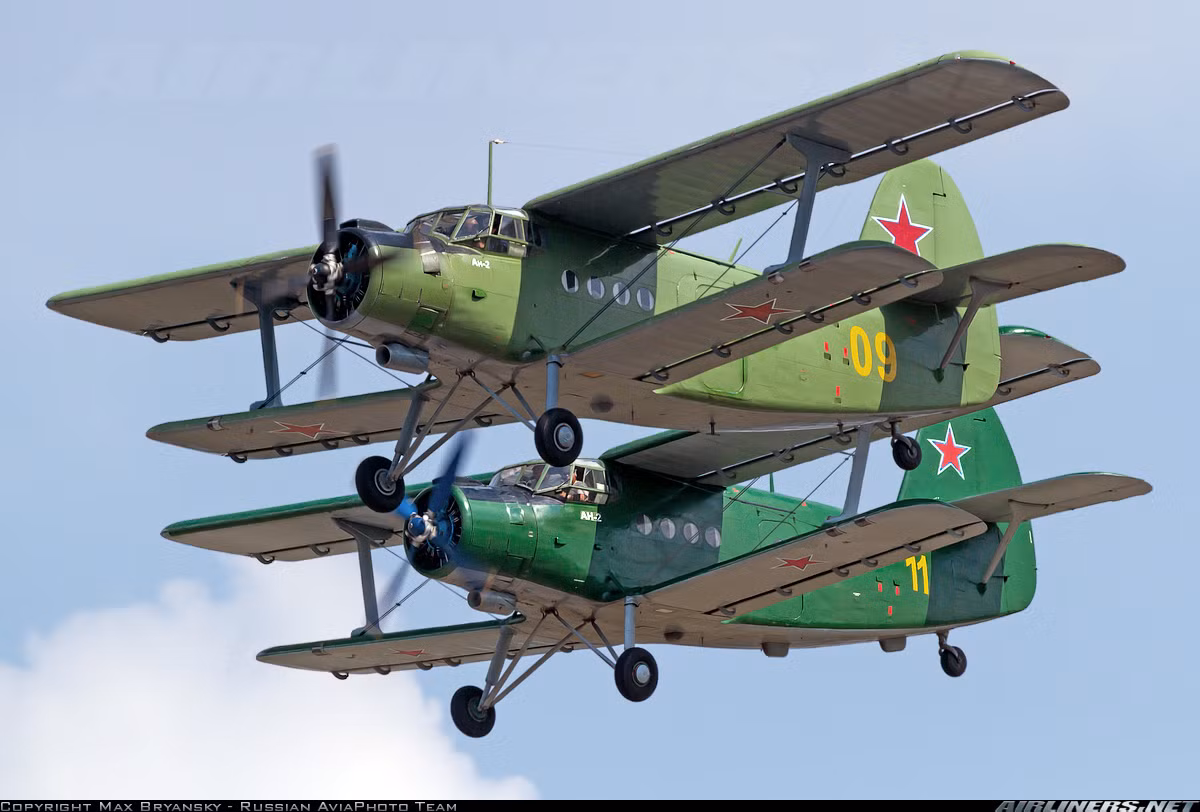 Theo truyền thông Ukraine, chiếc An-2 mà nước này vừa cho gia nhập biên chế lực lượng hải quân trước đó từng là máy bay của bọn buôn lậu, chuyên được dùng để vận chuyển thuốc lá lậu vào nước này. Sau khi đường dây vận chuyển thuốc lá lậu bị triệt phá, Ukraine đã tịch thu được chiếc An-2 và tới nay đã cho gia nhập lực lượng hải quân.