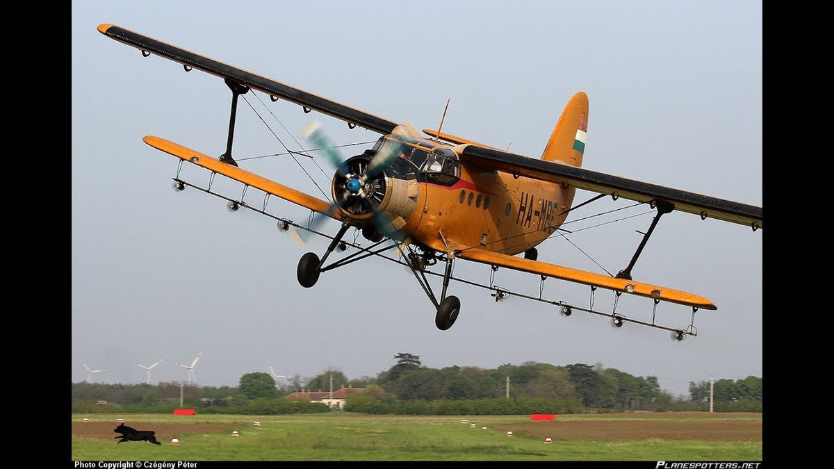 Antonov An-2 được biết tới như loại máy bay cực kỳ đơn giản và bền bỉ, thậm chí chiếc máy bay này còn xuất xưởng mà không có kèm bất cứ sách hướng dẫn nào.