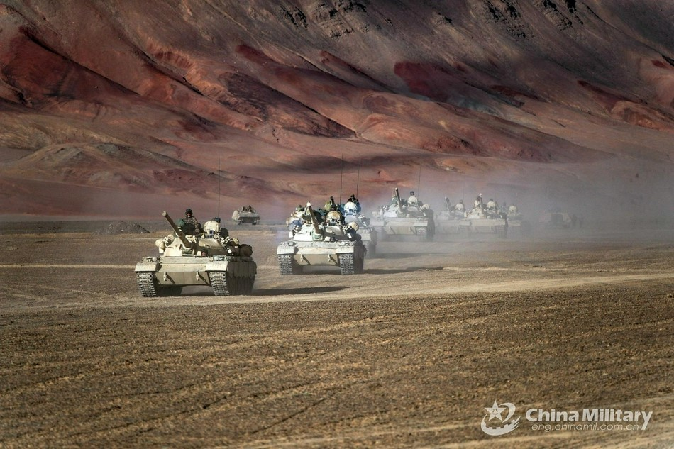 Cuộc tập trận của các xe tăng Type 88 Trung Quốc đã diễn ra từ hôm đầu tháng vừa rồi. Đây là cuộc tập trận bắn đạn thật, được Trung Quốc tổ chức trên sa mạc Gobi.