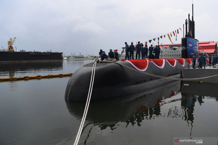 Dù có kích thước khá khiêm tốn, tuy nhiên tàu ngầm lớp Nagapasa của Indonesia được trang bị tới 8 ống phóng lôi cỡ 533mm, mang theo được tối đa 14 quả ngư lôi loại Black Shark - Cá Mập Đen.