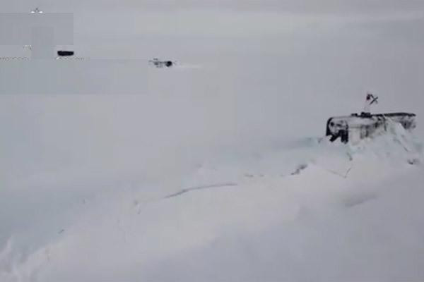 Nếu không áp dụng phương pháp "khoét lỗ" này, tàu ngầm Nga sẽ phải nổi lên hoàn toàn để phá vỡ lớp băng dày, sau đó mới mở các ống phóng để khai hỏa tên lửa.