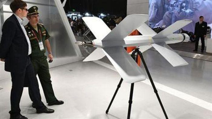 Tính năng đáng chú ý nữa của Lancet đó là có thể truyền hình và không mất liên lạc video với người điều khiển cho đến khi nó chạm vào mục tiêu.