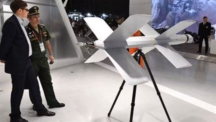 Tính năng đáng chú ý nữa của Lancet đó là có thể truyền hình và không mất liên lạc video với người điều khiển cho đến khi nó chạm vào mục tiêu.