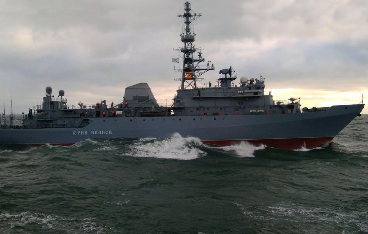 "Trong khu vực diễn ra cuộc tập trận Strike Warrior/Formidable Shield của NATO, thủy thủ đoàn của tàu trinh sát Hạm đội phương Bắc mang tên Yuri Ivanov đang cảnh giác theo dõi hành động của đối phương", cộng đồng Telegram Operation Line nhấn mạnh.