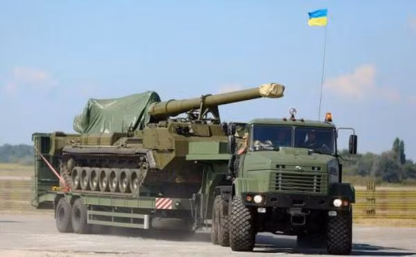 Giới phân tích cho rằng trong trường hợp mệnh lệnh tổng tấn công Donbass được chính quyền Kiev đưa ra, Quân đội Ukraine chắc chắn sẽ tiến hành sử dụng loại pháo mạnh nhất của họ đó là pháo tự hành 203 mm 2S7 Pion.