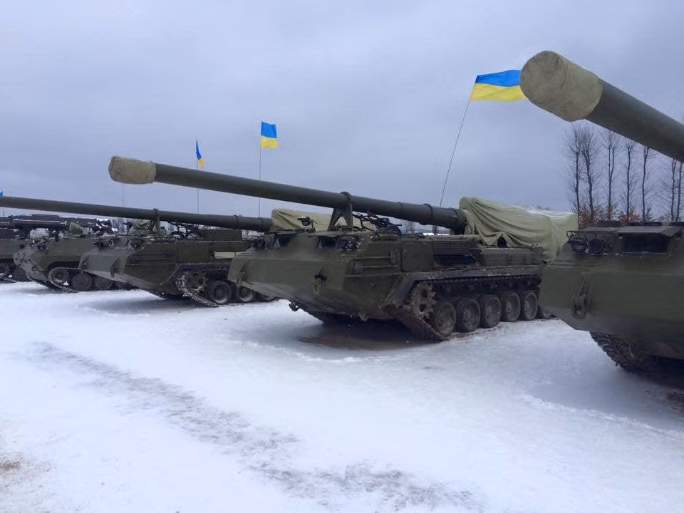 Pháo tự hành 2S7 Pion (Hoa mẫu đơn) là hệ thống pháo tự hành hạng nặng do Liên Xô sản xuất từ những năm 1970 với số lượng hơn 1.000 khẩu, vũ khí này hiện vẫn còn trong biên chế quân đội Nga cũng như nhiều quốc gia SNG khác.