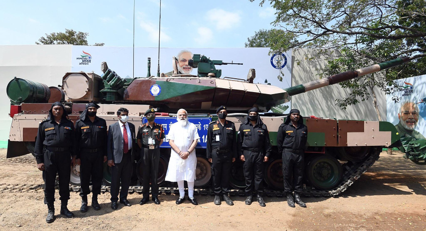 Hợp đồng mua 118 xe tăng chủ lực này được ký vào cuối tháng 8-2021 vừa qua, sau khi chương trình phát triển xe tăng của Ấn Độ được Ủy ban Mua sắm quốc phòng Ấn Độ chấp thuận thông qua.