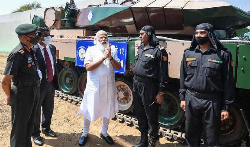 Pháo trên xe tăng Arjun Mk-1A ngoài bắn các loại đạn pháo thông thường thì còn có khả năng bắn tên lửa LAHAT do Israel phát triển qua nòng.