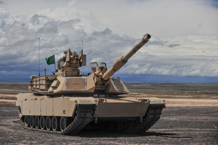 Một trong những điểm yếu lớn nhất của xe tăng chủ lực M1A2 Abrams mà truyền thông Nga chỉ ra, đó là trọng lượng quá nặng nề của loại xe tăng chủ lực này.