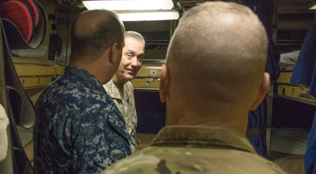 Hiện hải quân Mỹ chế tạo 18 tàu ngầm hạt nhân mang tên lửa đạn đạo (SSBN) lớp Ohio. Sau khi Chiến tranh Lạnh kết thúc, Mỹ quyết định hoán cải 4 tàu ngầm lớp Ohio, dỡ bỏ tên lửa đạn đạo Trident và trang bị cho chúng tên lửa hành trình tấn công mặt đất Tomahawk (TLAM).