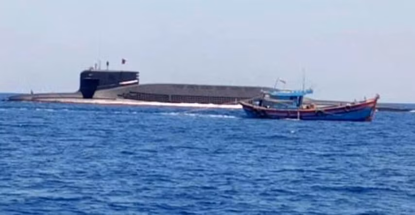 Lã Lễ Thi, cựu giảng viên học viện của lực lượng phòng vệ Đài Loan, cho biết một tàu ngầm hạt nhân chiến lược đi nổi là điều bất thường khi máy bay và vệ tinh Mỹ giám sát khu vực.