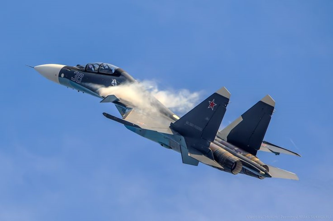 Điểm khác biệt duy nhất của tiêm kích Su-30SM, đó là nó được Nga xuất khẩu nguyên chiếc, không bị loại bỏ bớt tính năng trong phiên bản xuất khẩu cho nước ngoài. Điều này khiến bản thân tiêm kích Su-30SM, lại tỏ ra hấp dẫn hơn Su-35 phiên bản xuất khẩu.